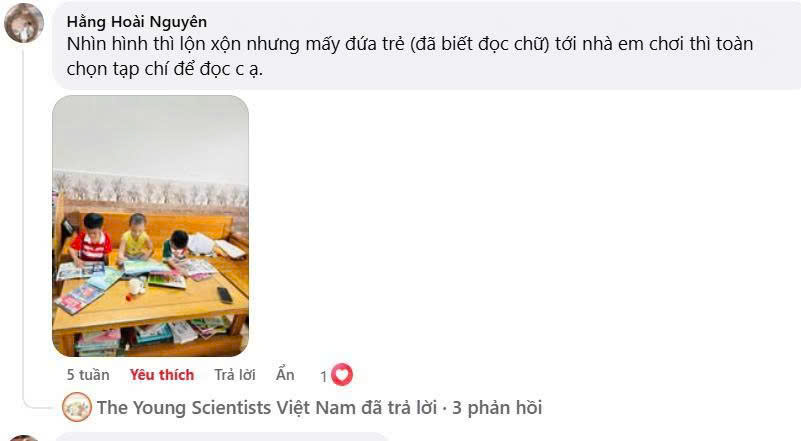 Các bạn nhỏ cùng chọn tạp chí để đọc