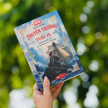 Thuyền trưởng tuổi 15 Song ngữ Anh - Việt (Hà Giang Books)